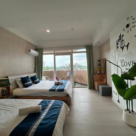 Riverbank Suites Waterfront Кучинг Екстериор снимка