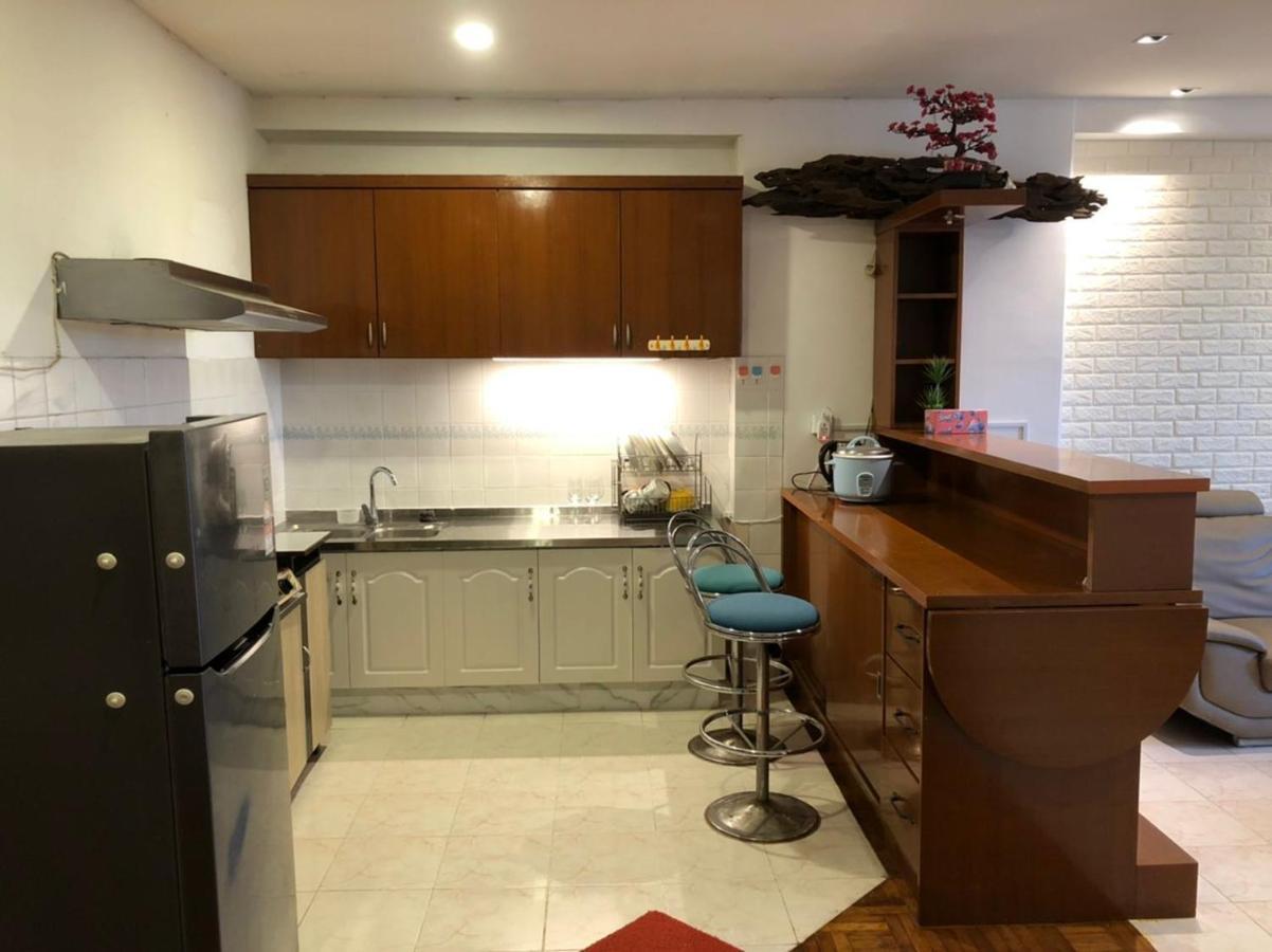 Riverbank Suites Waterfront Кучинг Екстериор снимка