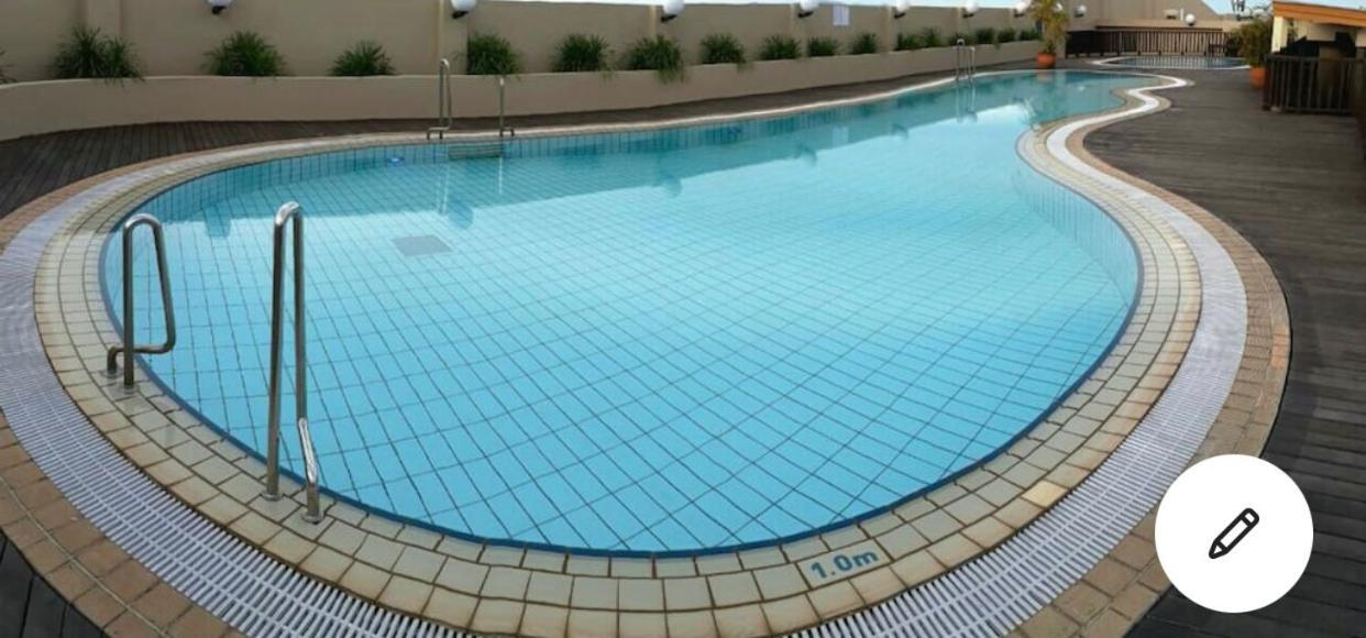 Riverbank Suites Waterfront Кучинг Екстериор снимка