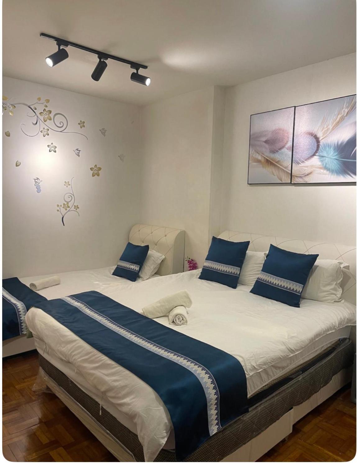 Riverbank Suites Waterfront Кучинг Екстериор снимка