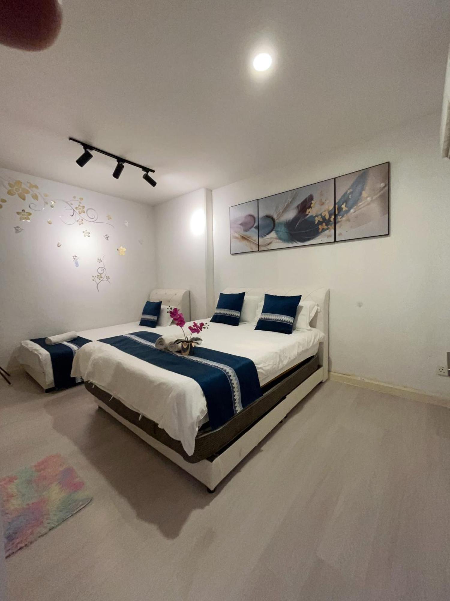 Riverbank Suites Waterfront Кучинг Екстериор снимка